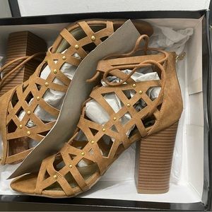 Womens G by GUESS Juto6 Caged Gladiator Sandals, Medium Natural, 10 US